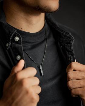 Halskette aus Edelstahl mit schwarzem Achatstein - Tantum Black